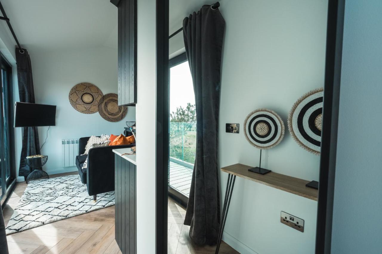 Priory Bay Escapes - Visum Apartamento Tenby Exterior foto